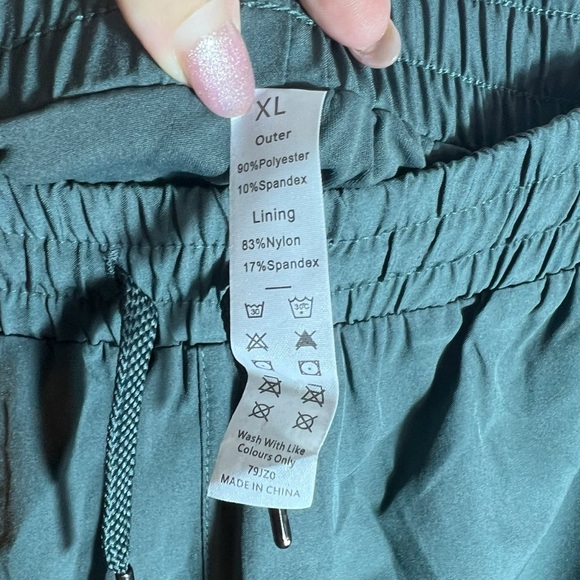 Halara Mid Rise Drawstring Contrast Mesh 2-in-1 Flowy Running Shorts 5'', XL - Picture 8 of 10